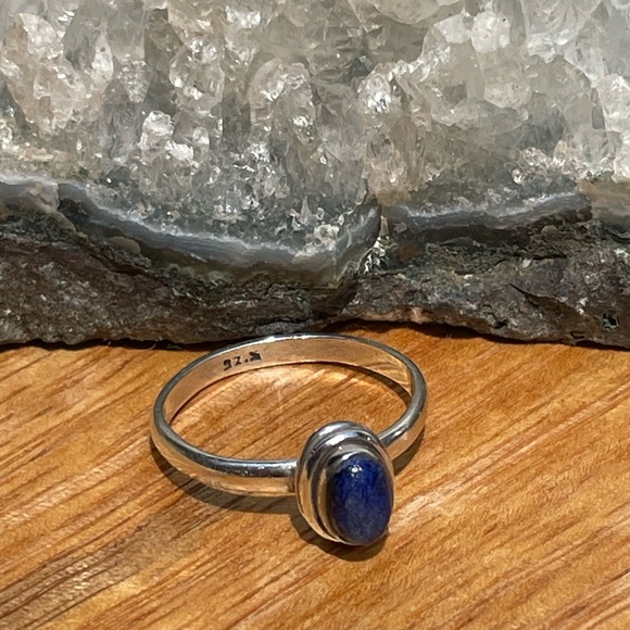 Mid-century minimalist lapis ring - Picture 6 of 16